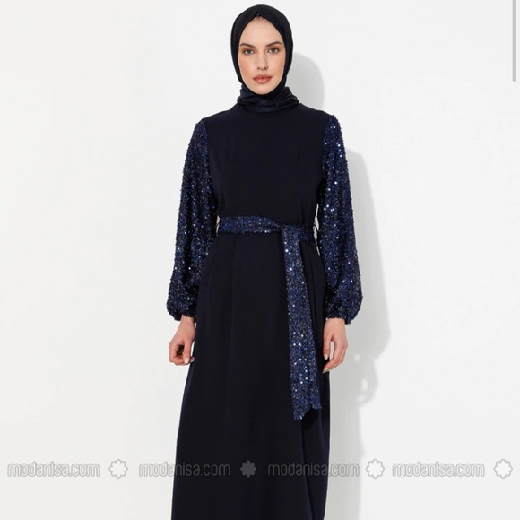 Modanisa Navy Blue Crew Neck Unlined Crepe Dress with Sequins Sleeves - Picture 2 of 3